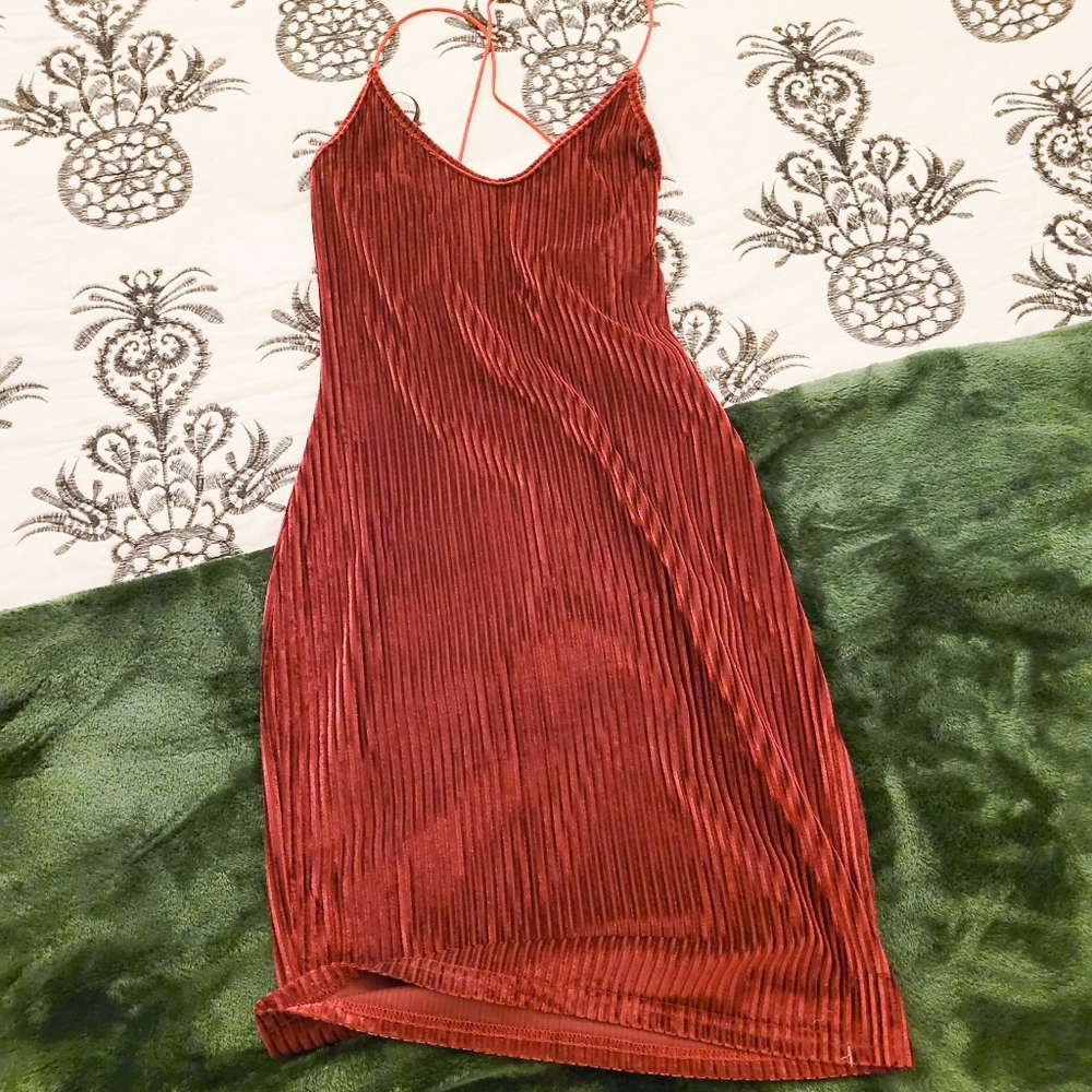 Maroon velvet body con dress - Picture 3 of 3